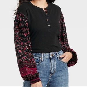 Knox 🌹❤️brand new style size 1X long sleeve  top. Floral design sleeves